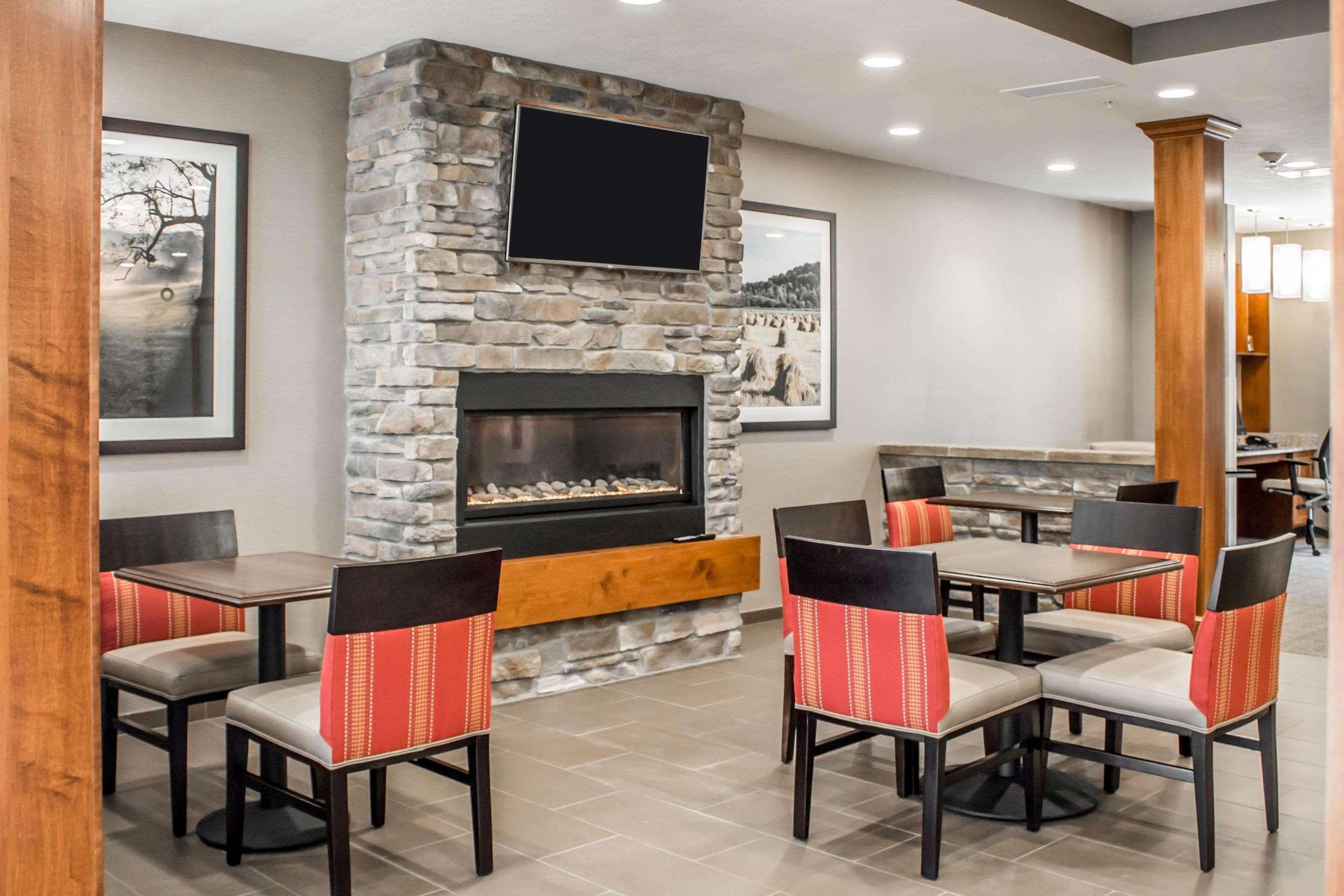 Comfort Suites Hartville-North Canton Uniontown Exterior photo